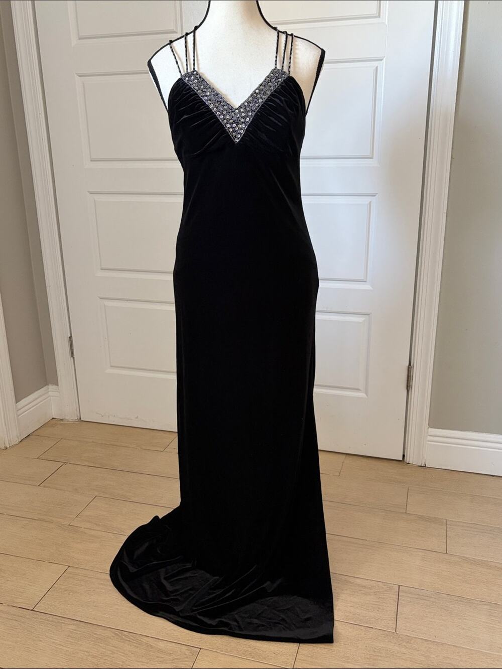 Dave & Johnny Black Velvet V-Neck Evening Gown silver Beaded Trim cross back 3/4